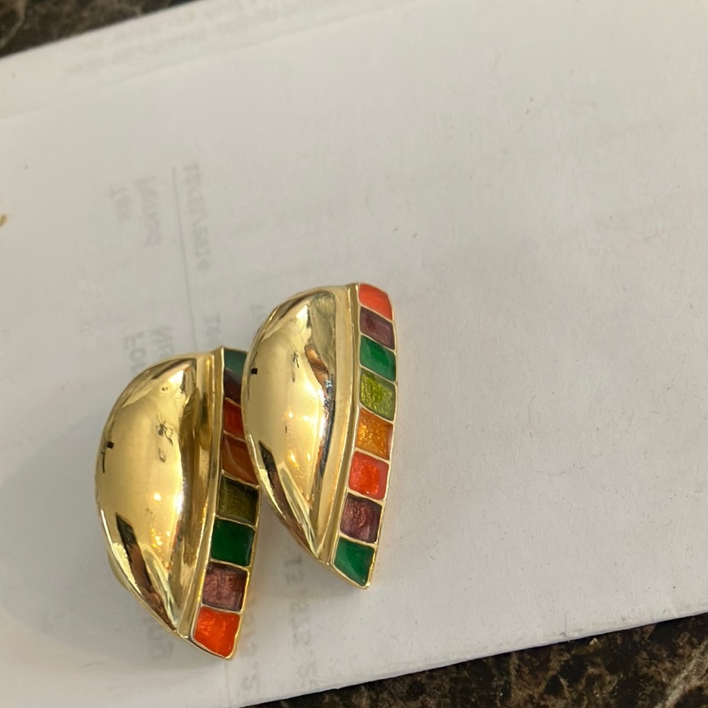 Fascinating pierced earrings